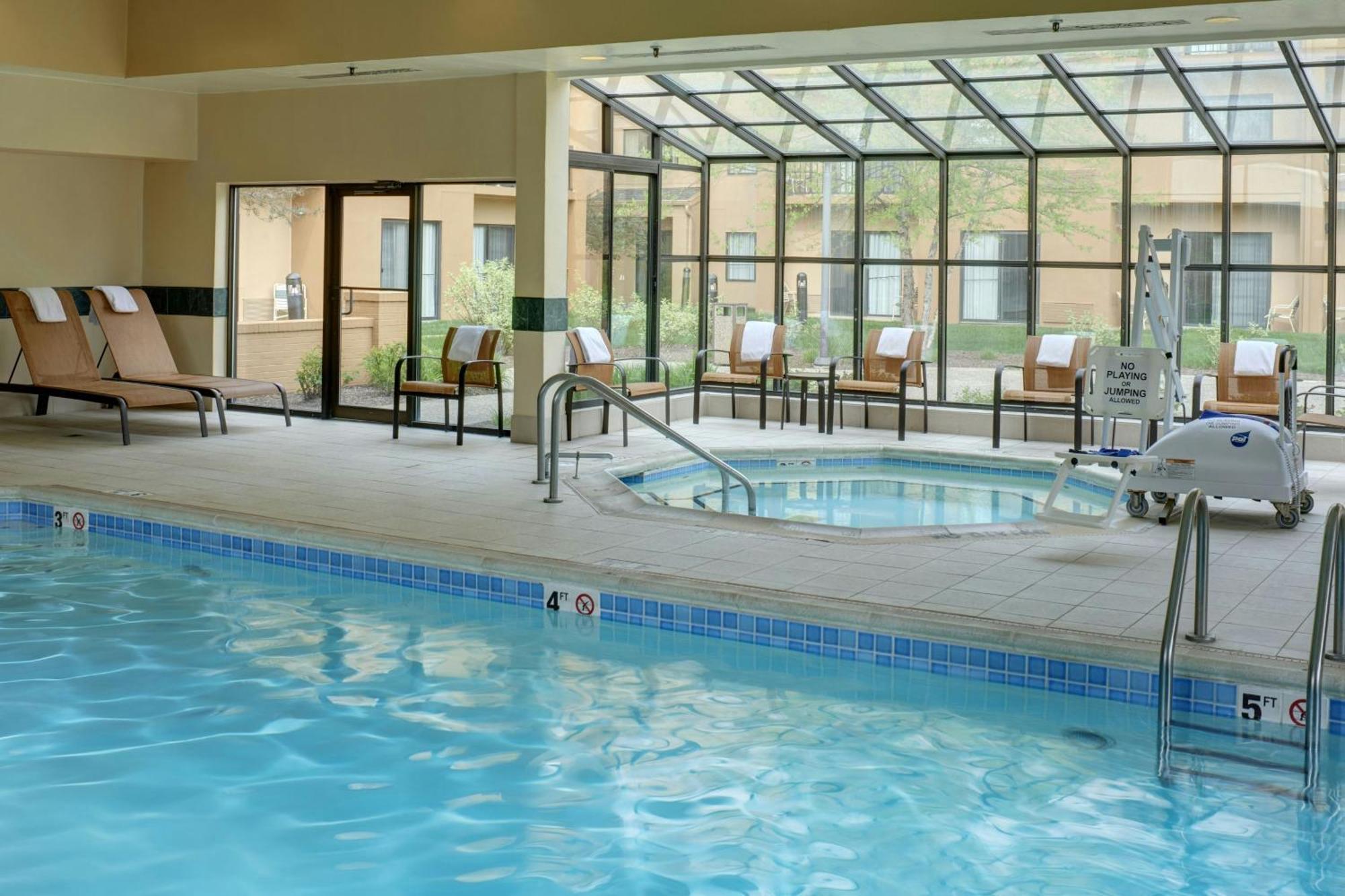 Hotel Courtyard By Marriott Indianapolis Airport Exteriér fotografie