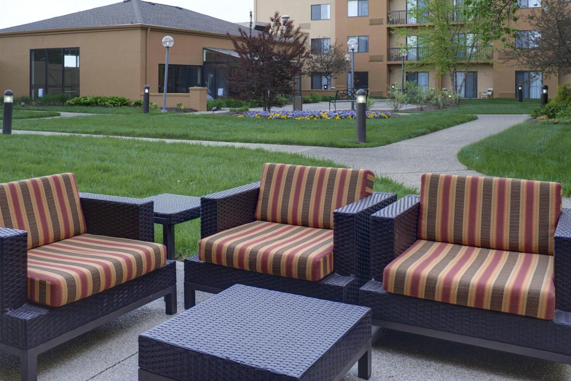 Hotel Courtyard By Marriott Indianapolis Airport Exteriér fotografie